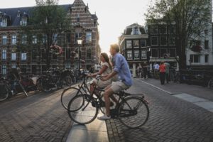 Cycling building sustainable city